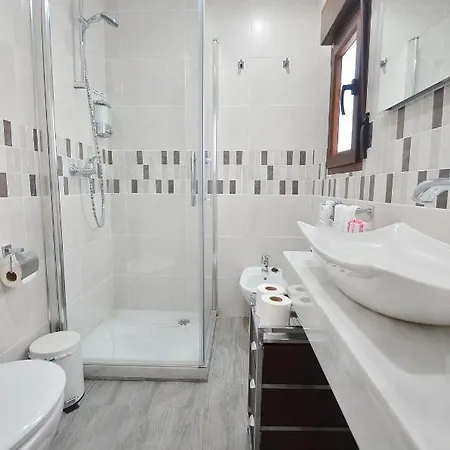 بيت للعطل Madinat Garnata, Parking & Rooftop Terrace